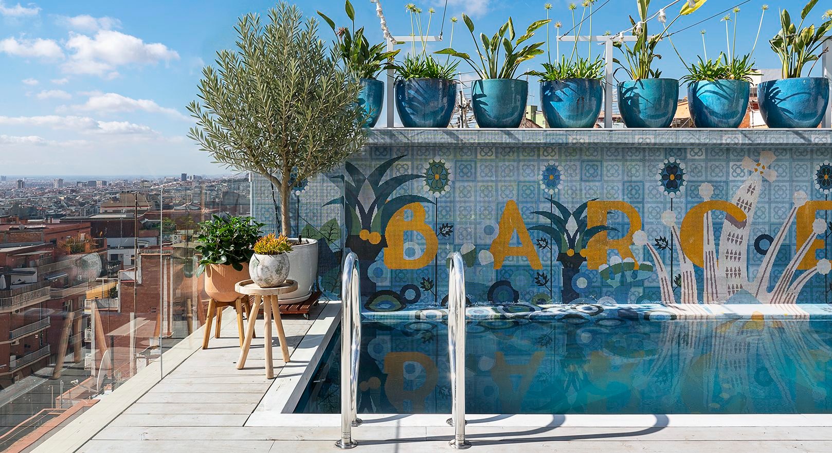 Rooftop swimming pool and sauna at team.barcelona, Barcelona