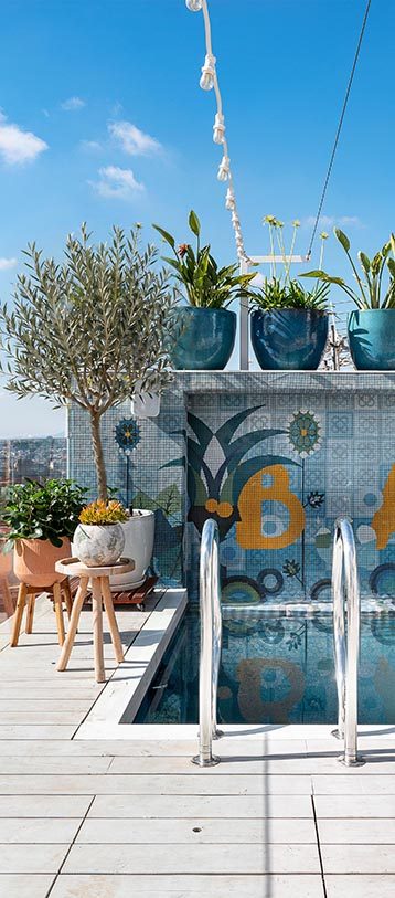 Rooftop swimming pool and sauna at team.barcelona, Barcelona
