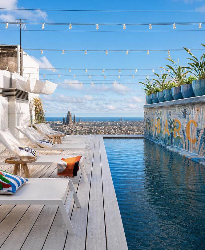 Rooftop swimming pool and sauna at team.barcelona, Barcelona