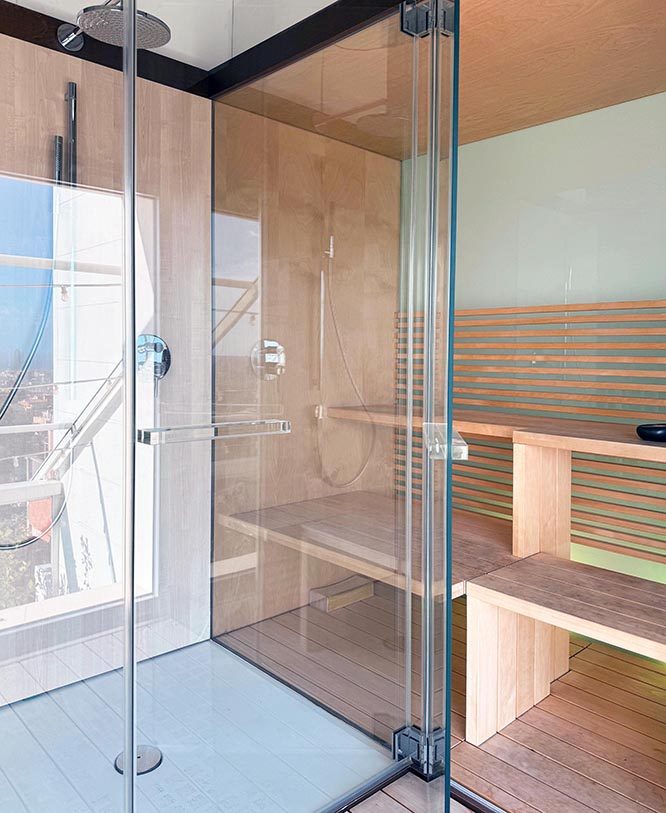 Rooftop swimming pool and sauna at team.barcelona, Barcelona